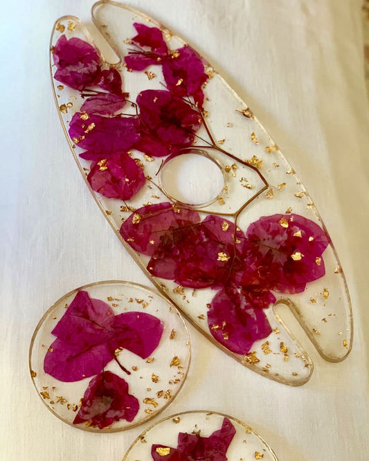 How to embed flowers within epoxy resin