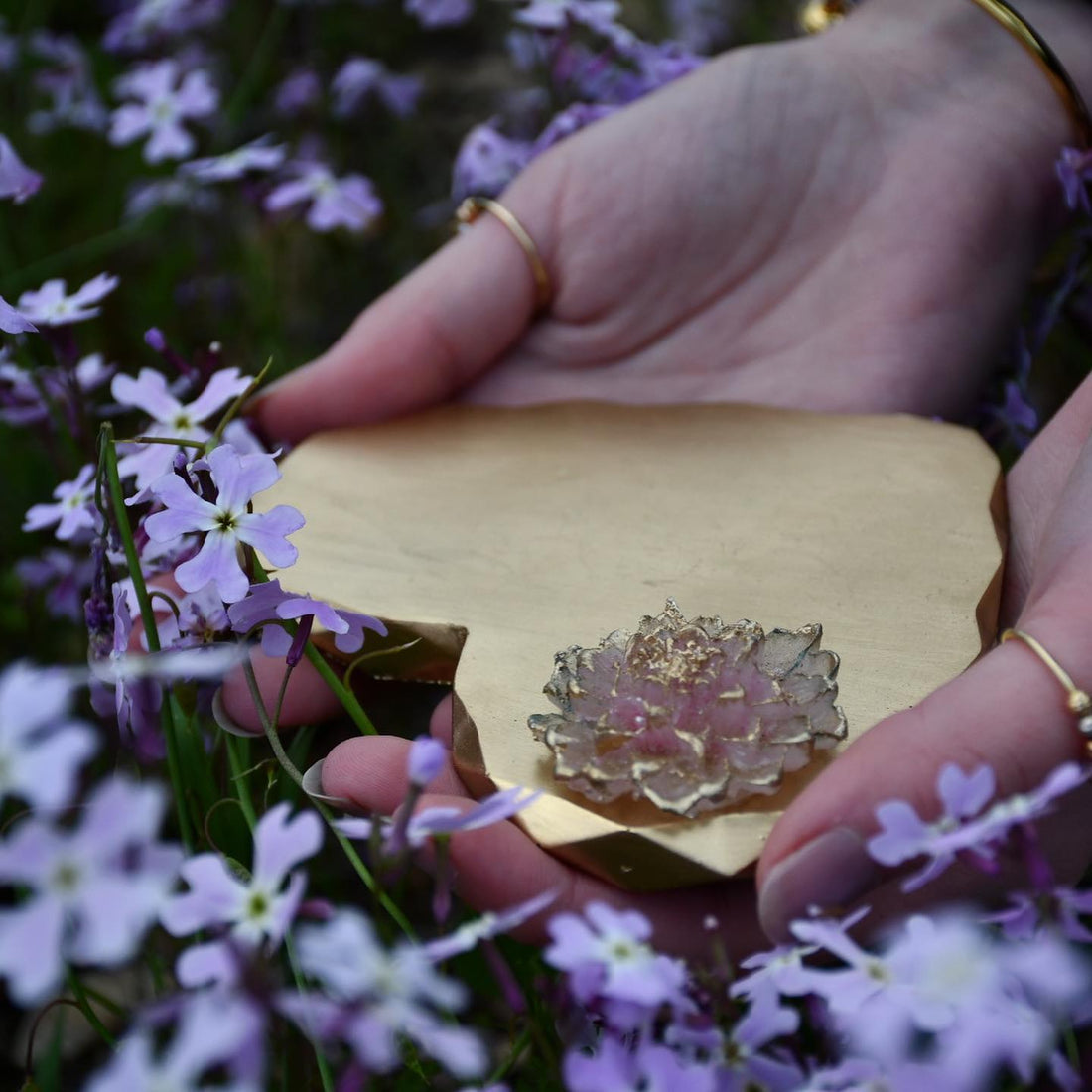 Tips for Keeping Glitter Afloat in Your Epoxy Resin Projects!